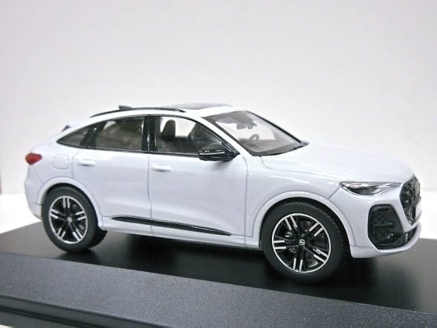 1/43 シュコー　アウディ　S5 スポーツバック　ミニカー　ホワイト 1/43 シュコー アウディ S5 スポーツバック ミニカー ホワイト